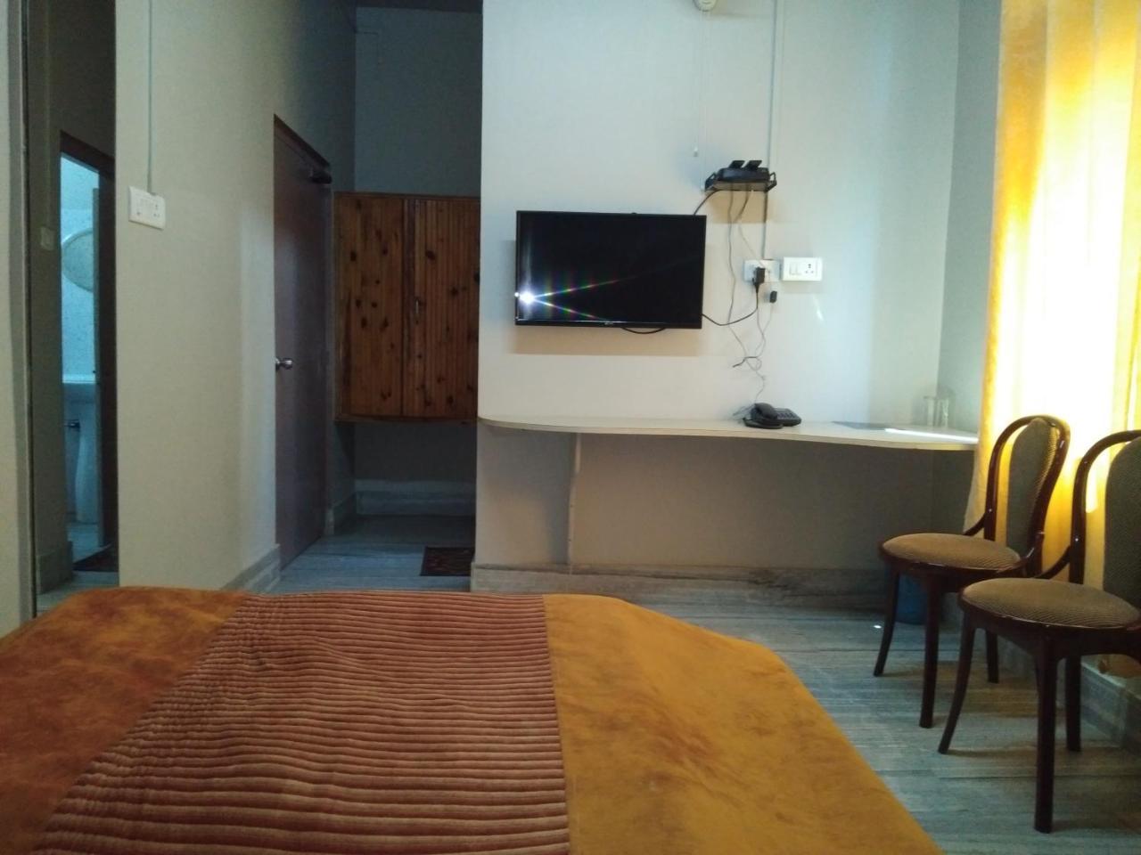 Hotel Pine Kohima Exteriör bild