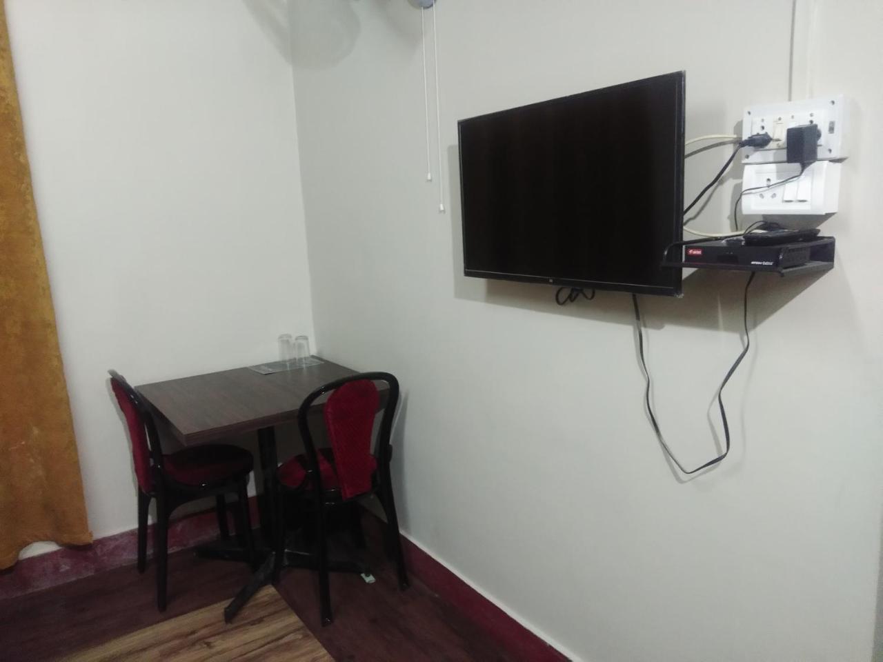 Hotel Pine Kohima Rum bild